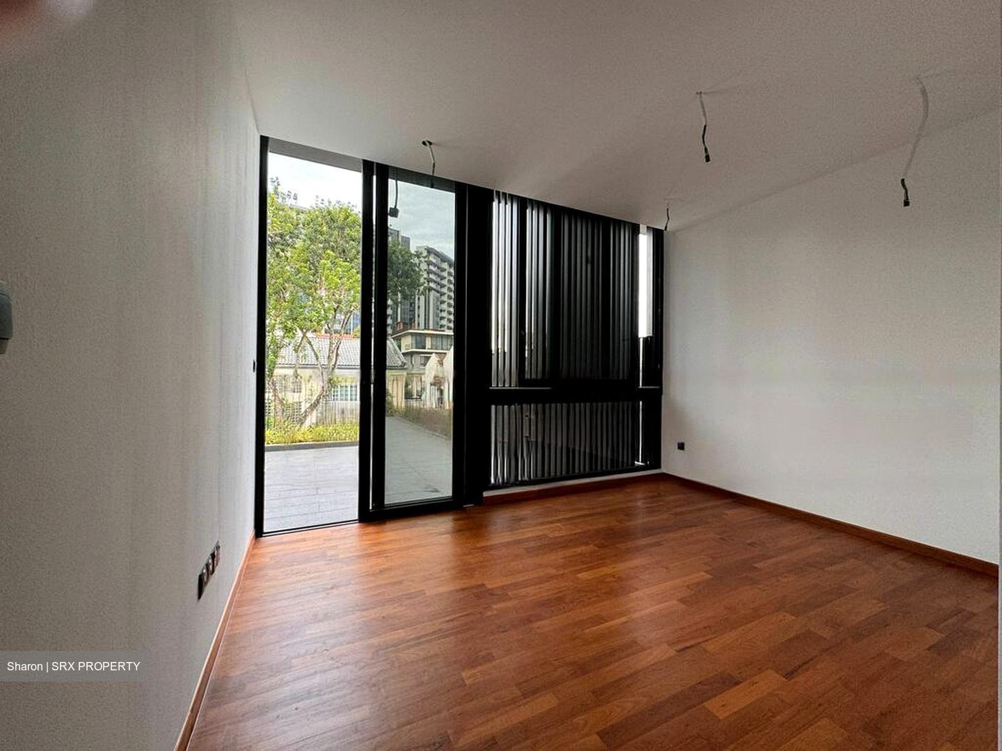 Simon Lane (D19), Terrace #461196051